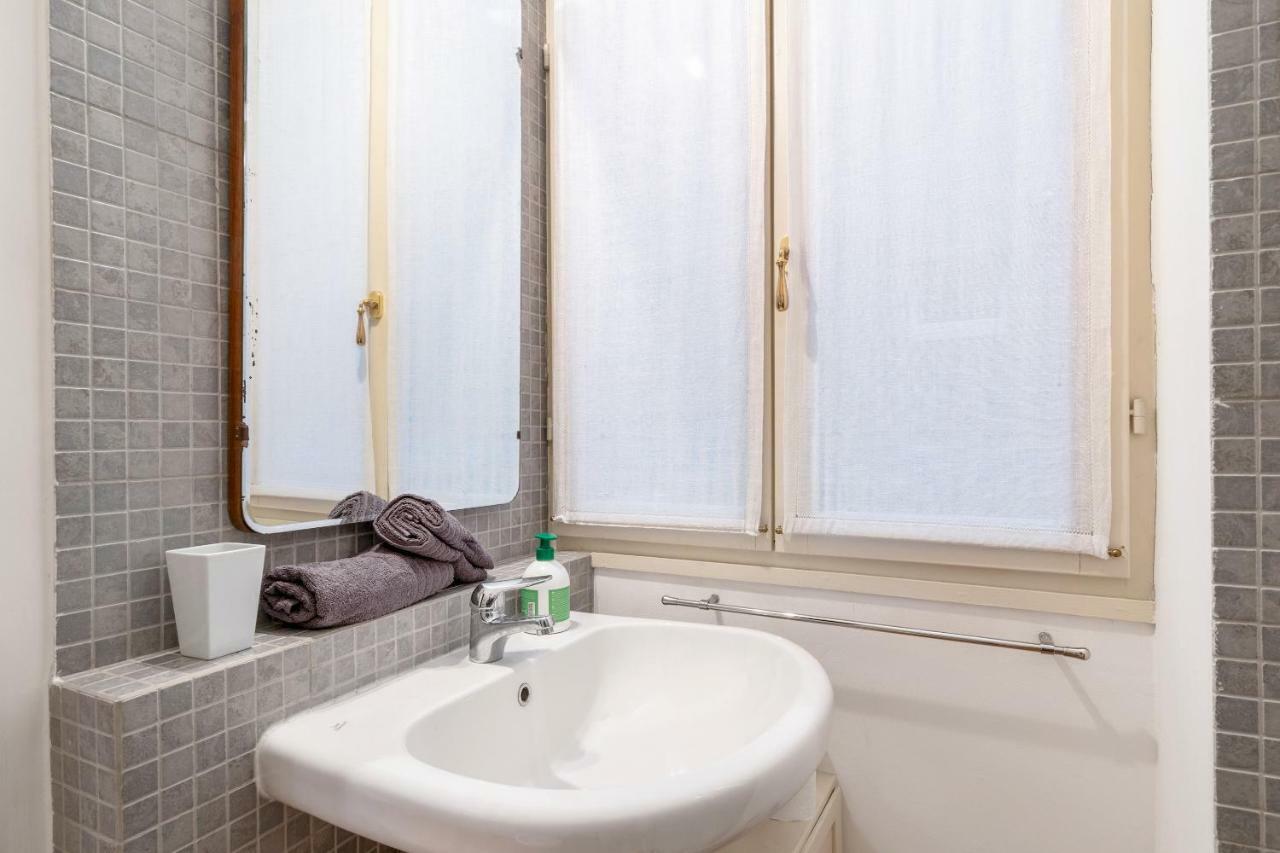 ミラノAltido Warm Flat For 3 In Isola, 10 Min To Centreアパートメント エクステリア 写真
